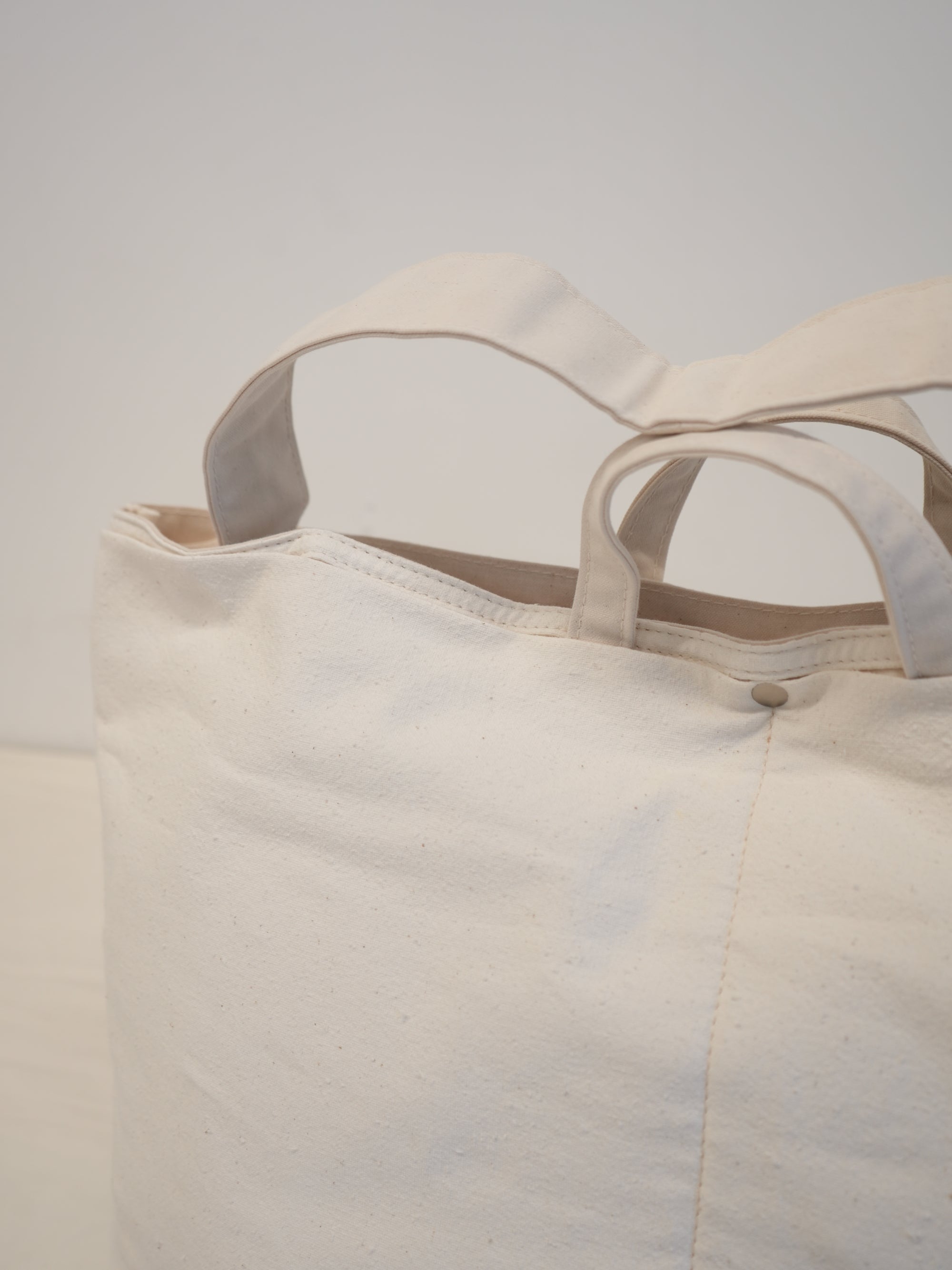 ANCELLM with This is a(n) C/R DUCK BAG (WHITE)