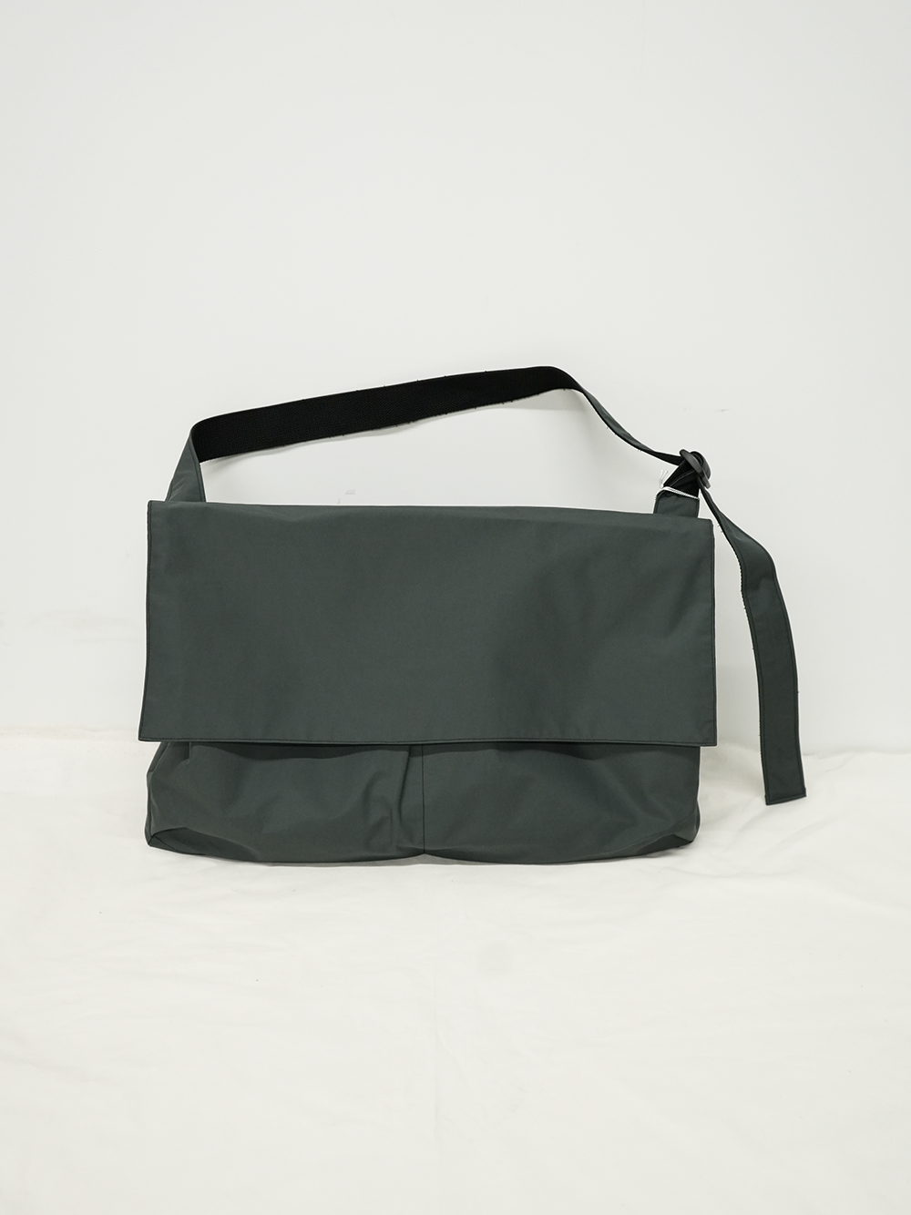 B.T NO MESSENGER BAG