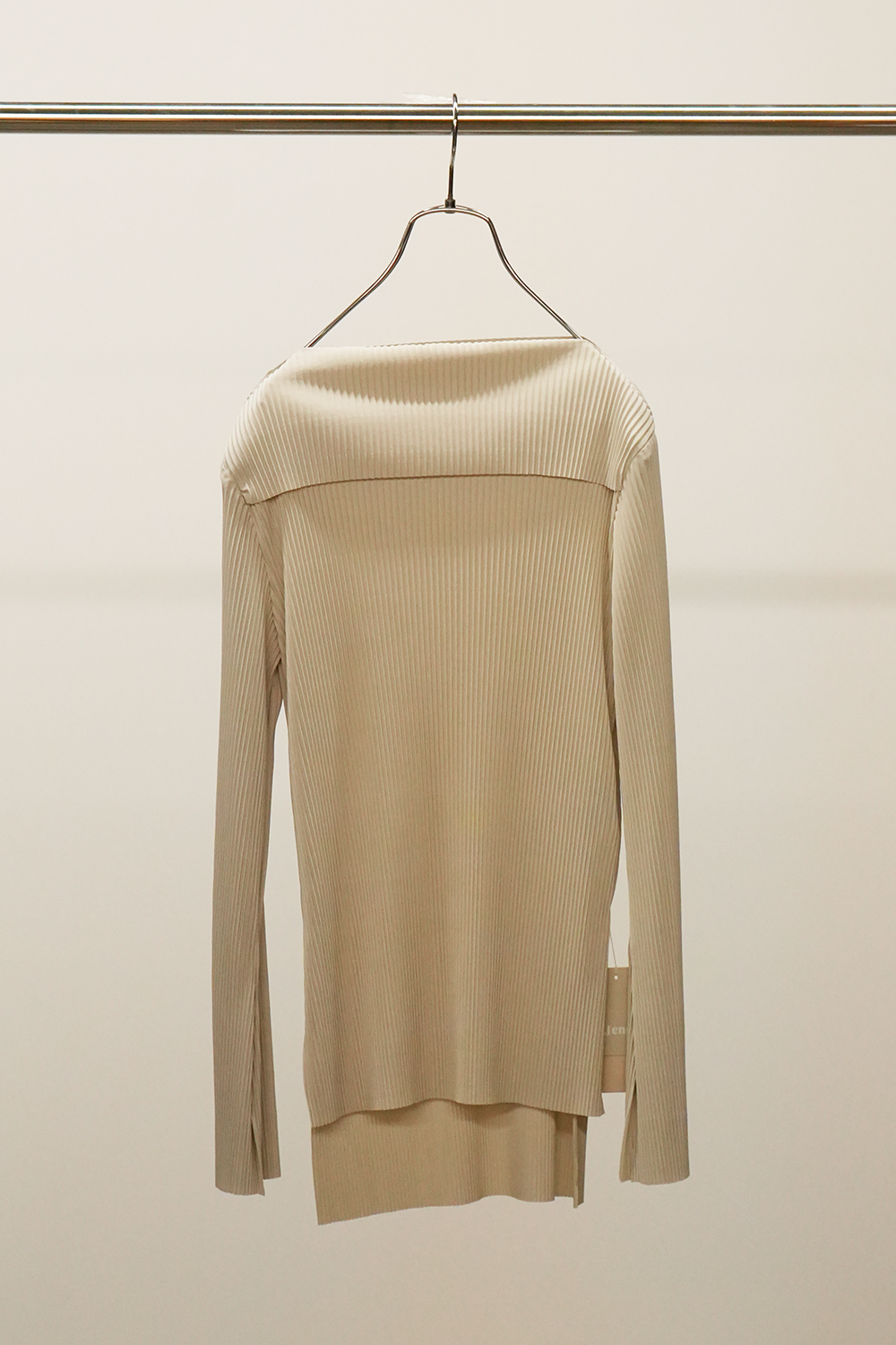 Sleek Pleats | UNDER PULLOVER  (IVORY)