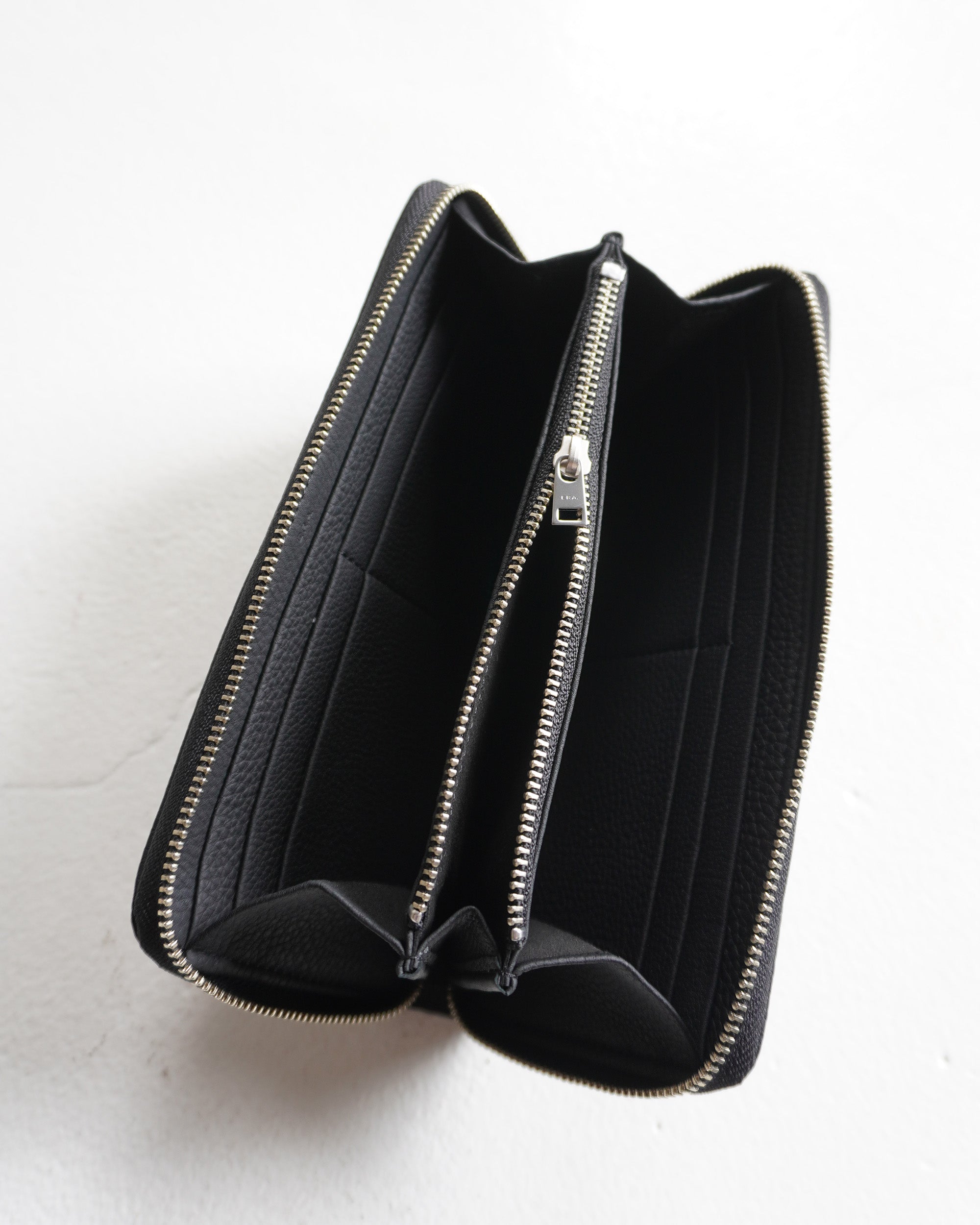 BUBBLE CALF ROUND SLIM WALLET(BLACK)