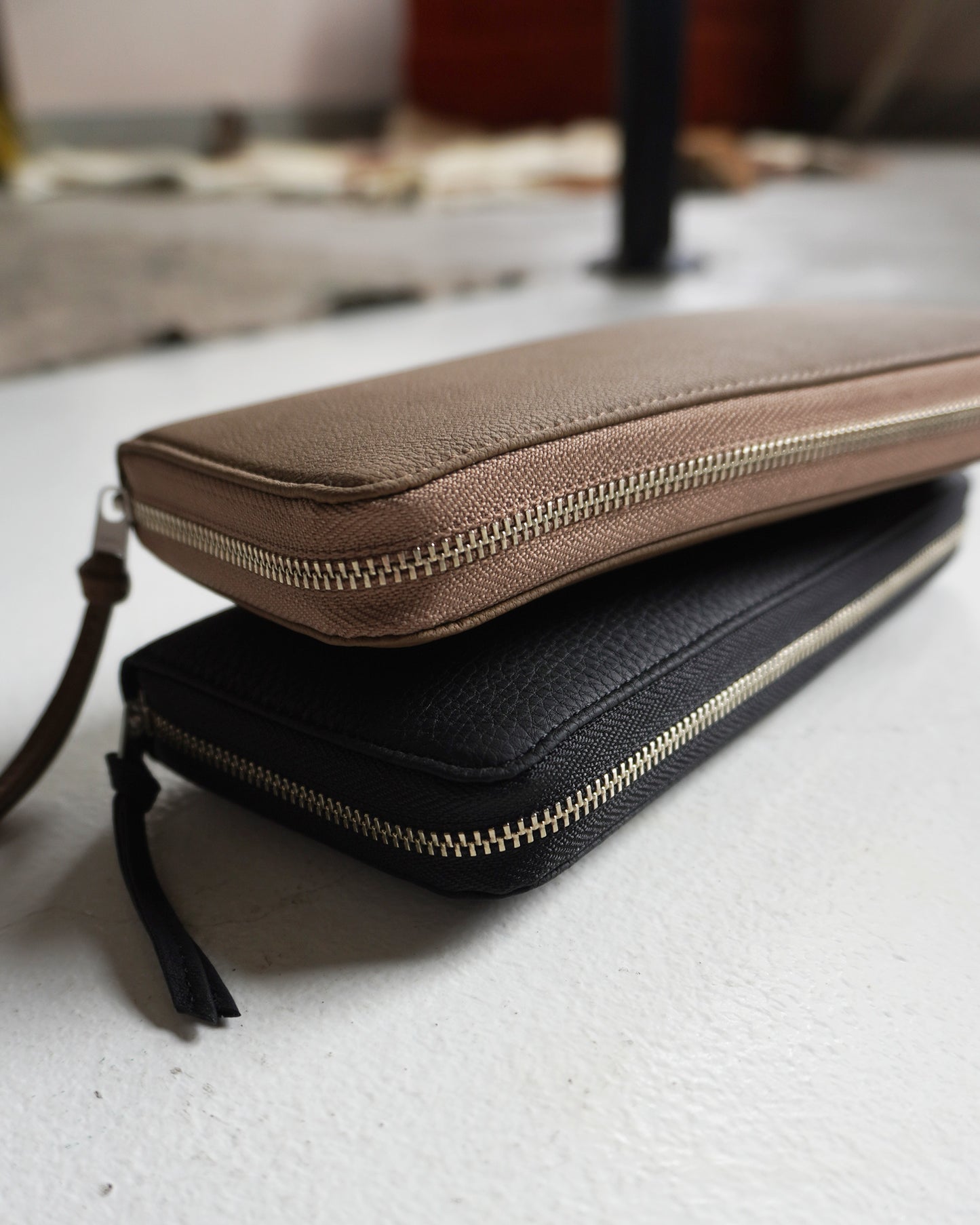 BUBBLE CALF ROUND SLIM WALLET(TAUPE)