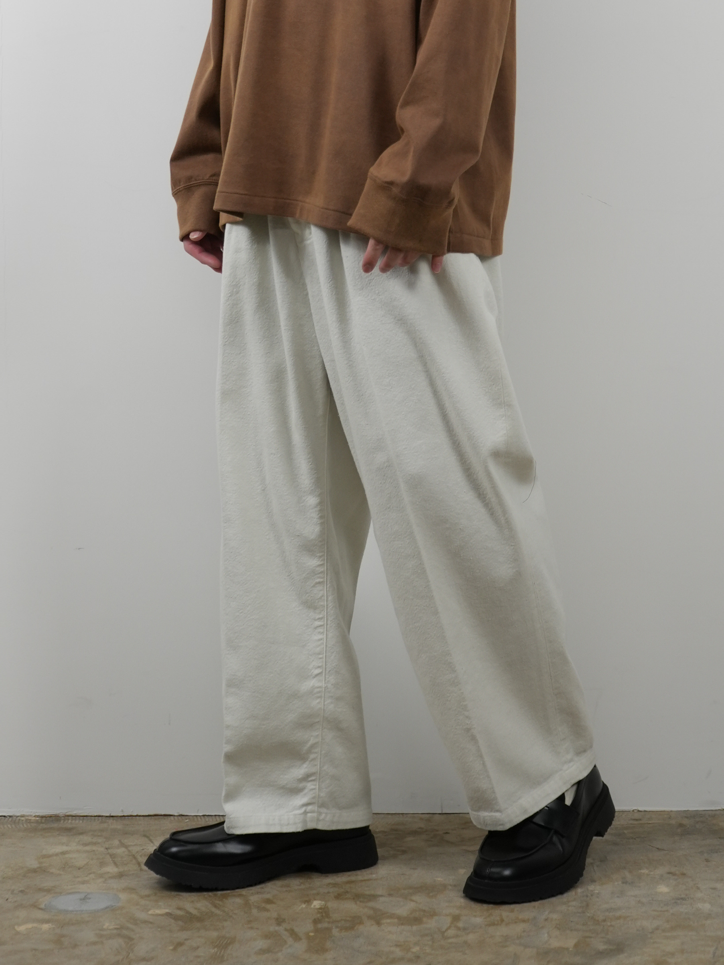 C/S TUCK EASY SLACKS(OFF WHITE)