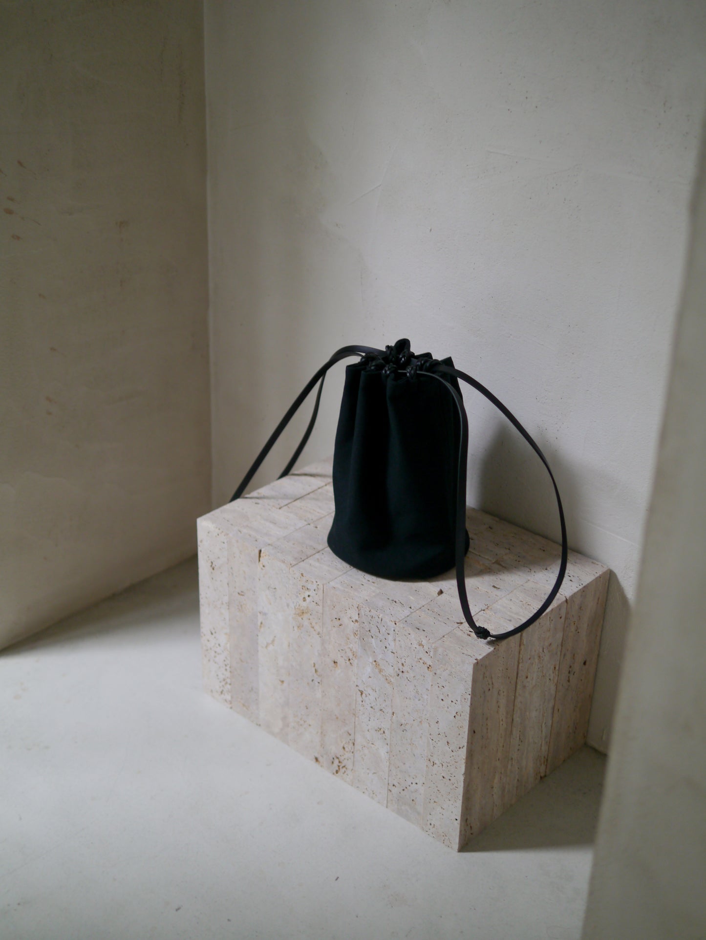 Woven Drawstring Bucket Bag(All-Black)