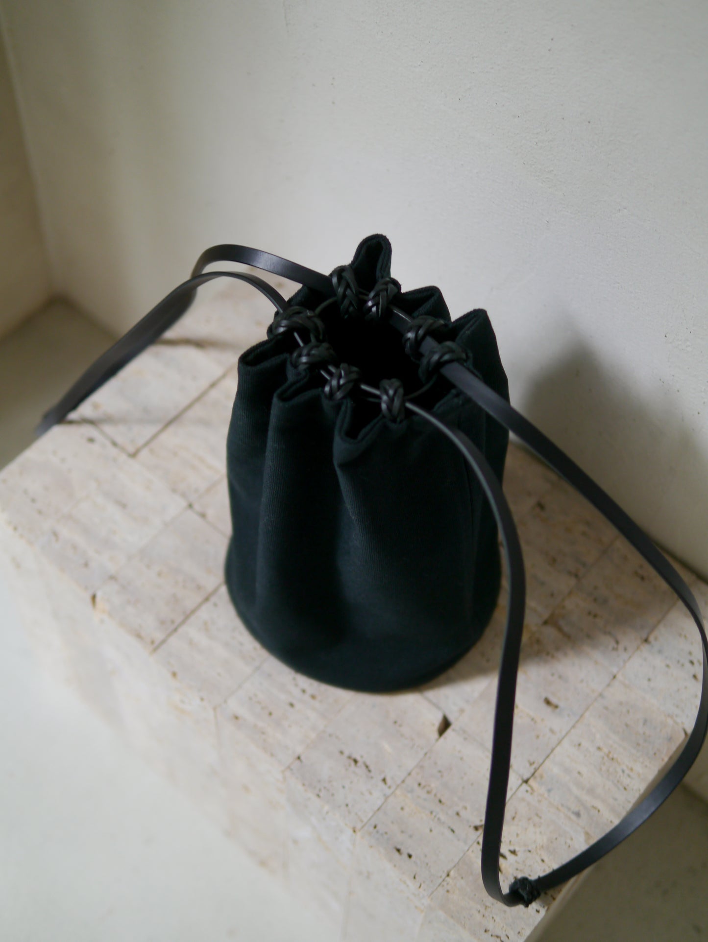 Woven Drawstring Bucket Bag(All-Black)