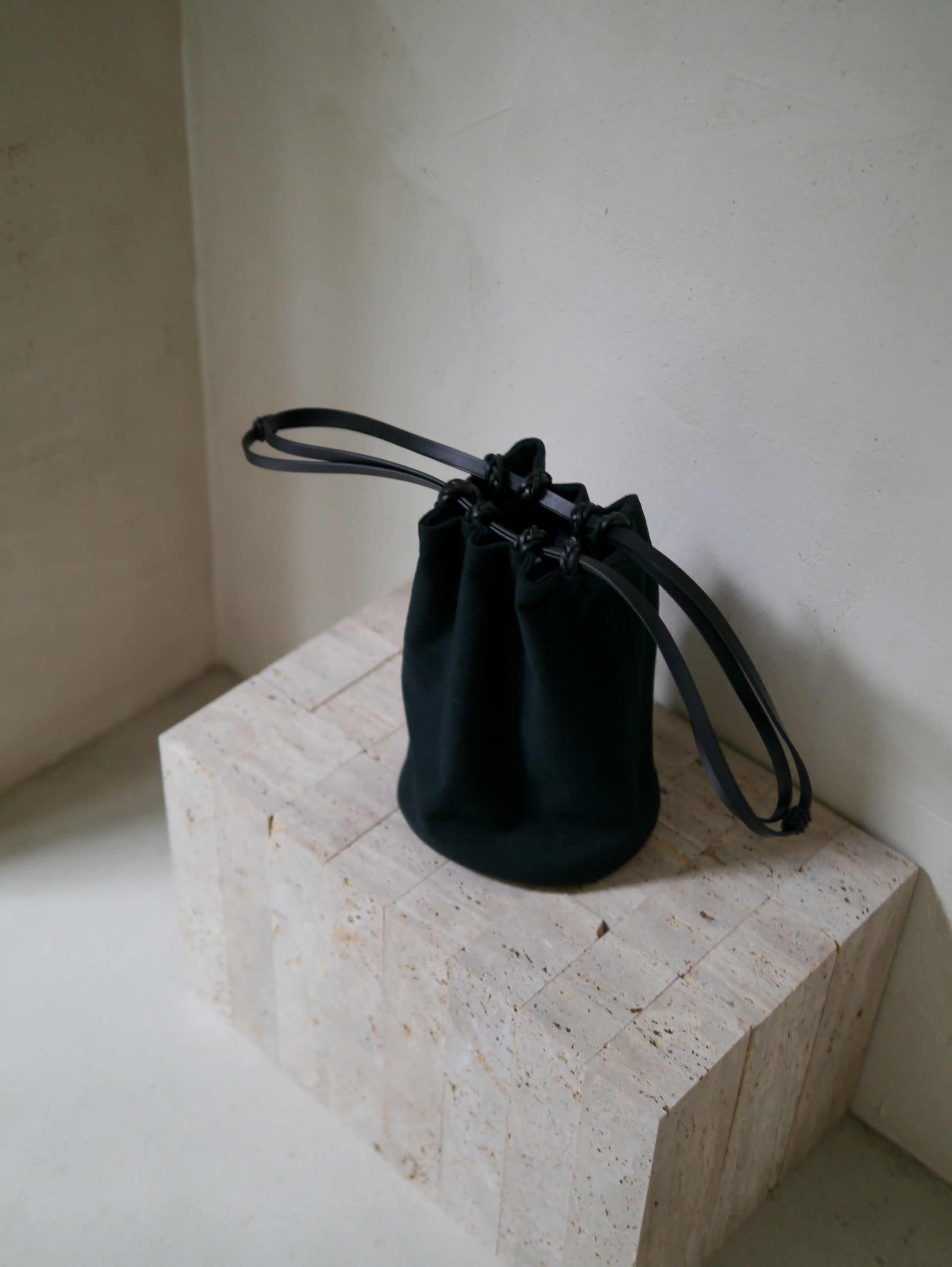 Woven Drawstring Bucket Bag(All-Black)