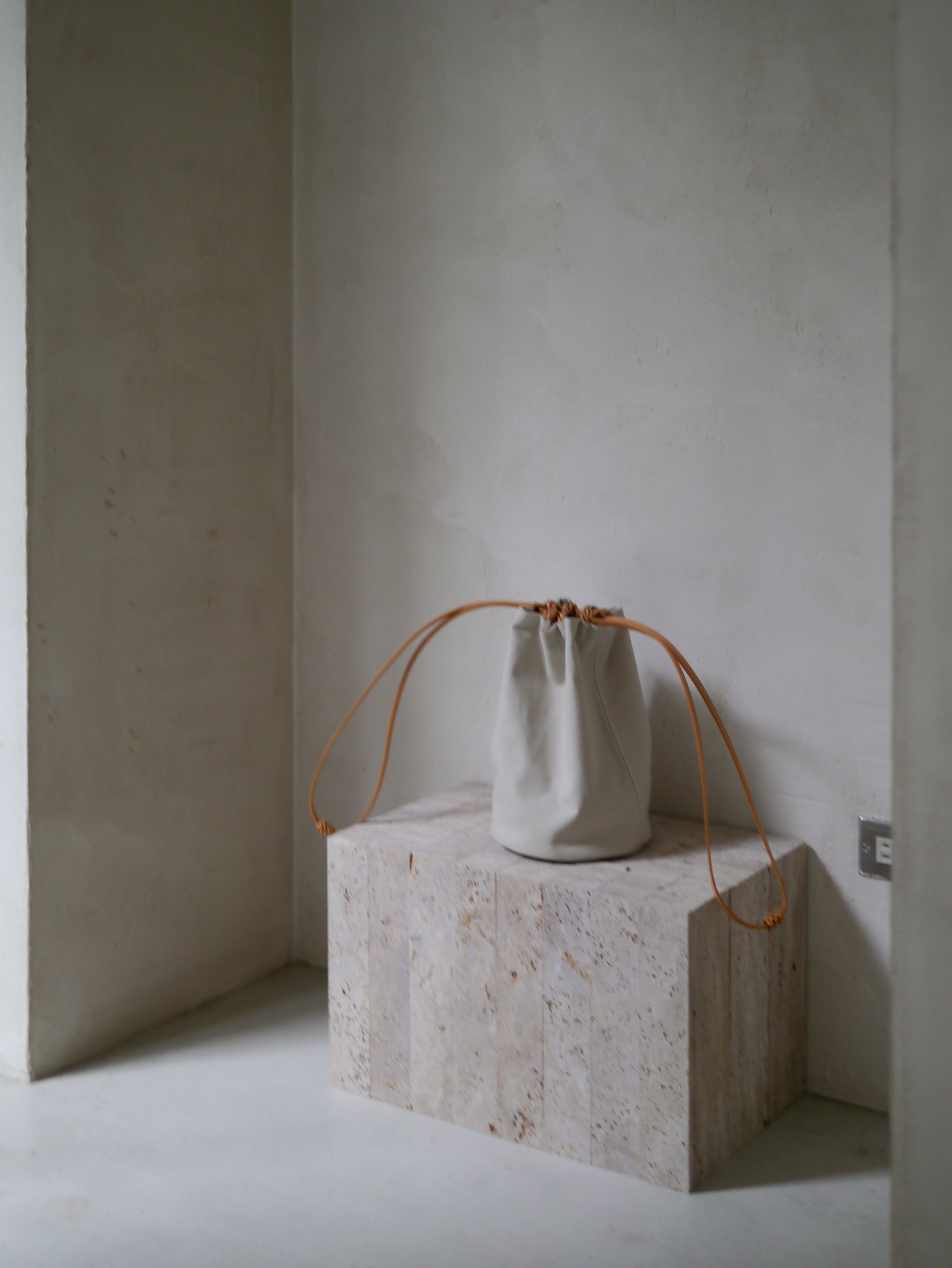 Woven Drawstring Bucket Bag(Ivory)