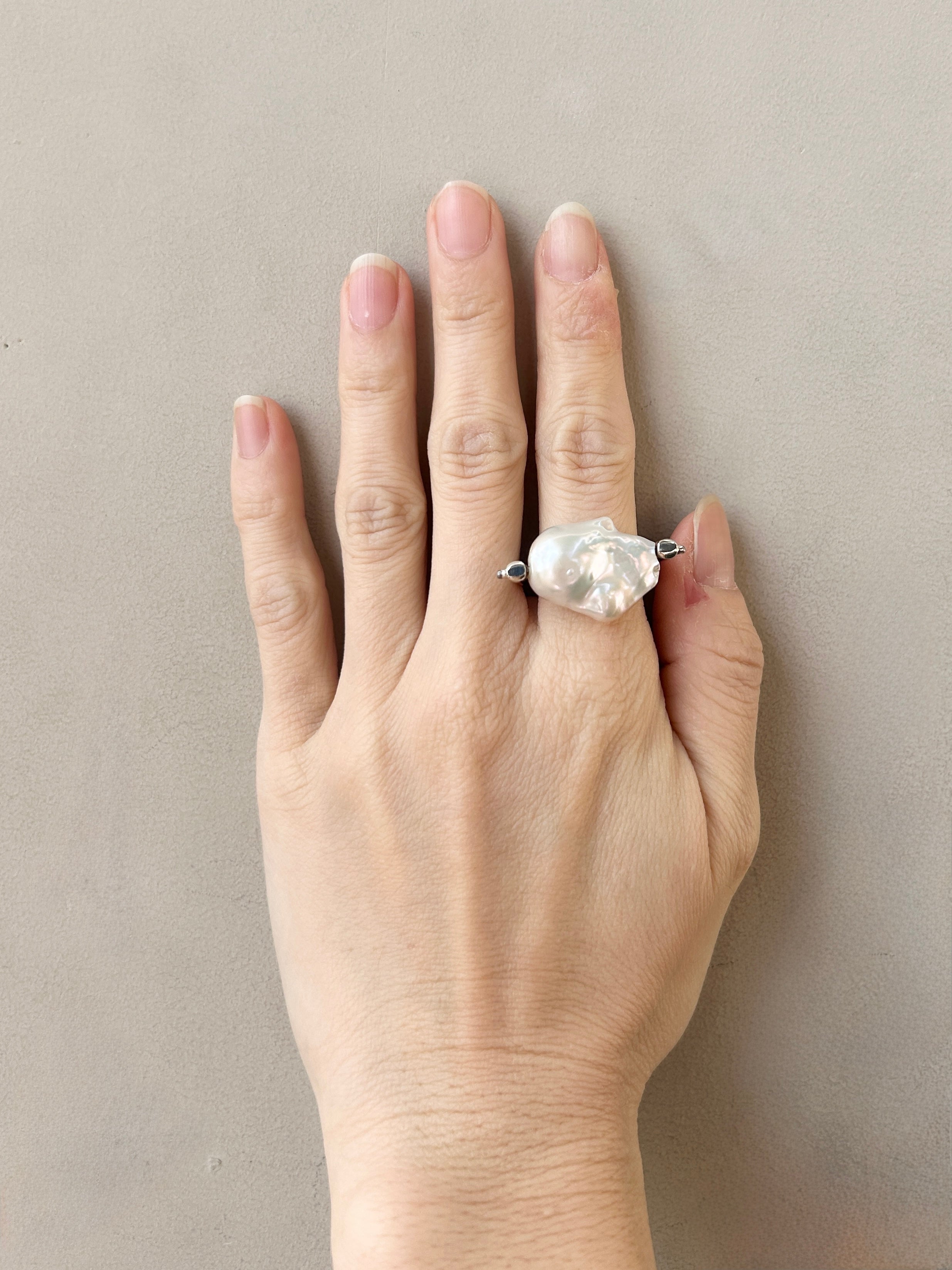 DISTORTED PEARL RING