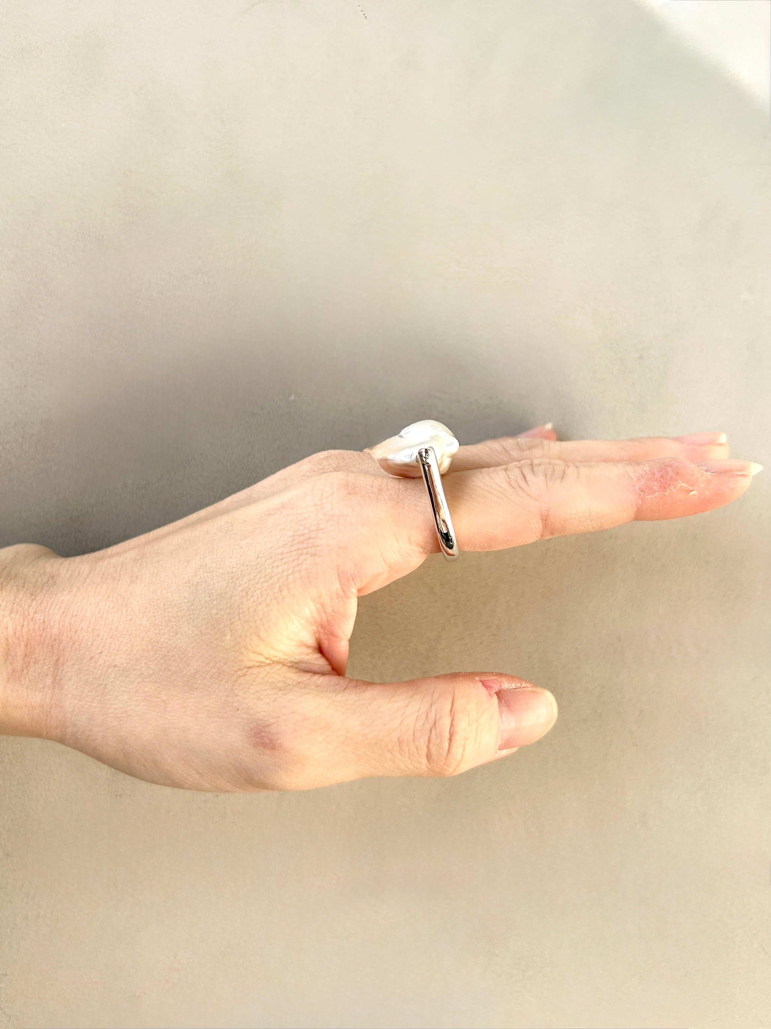 oeau anorexia ring / pearl white 【14号】 | ヤマダウェブコム