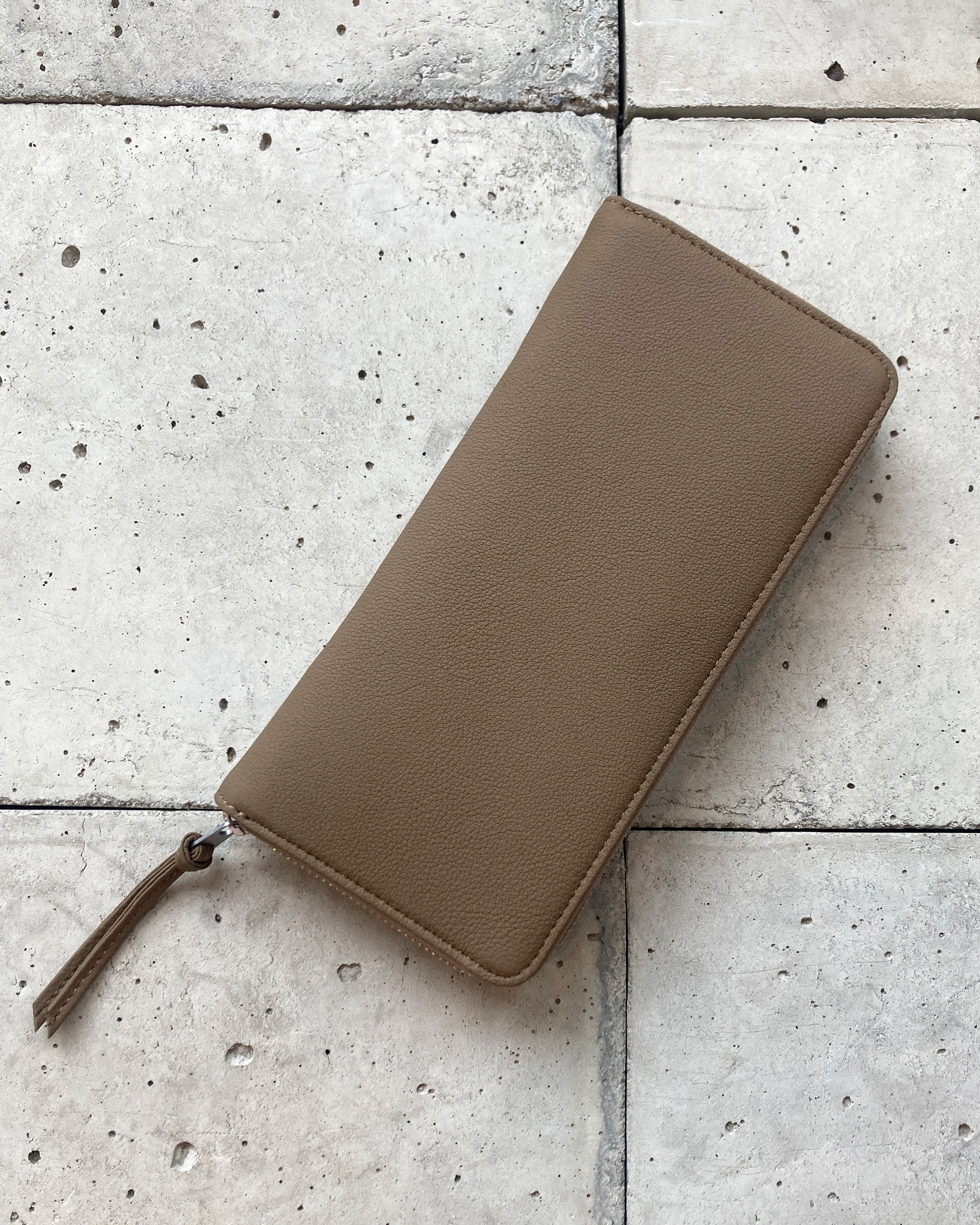 BUBBLE CALF ROUND SLIM WALLET(TAUPE)