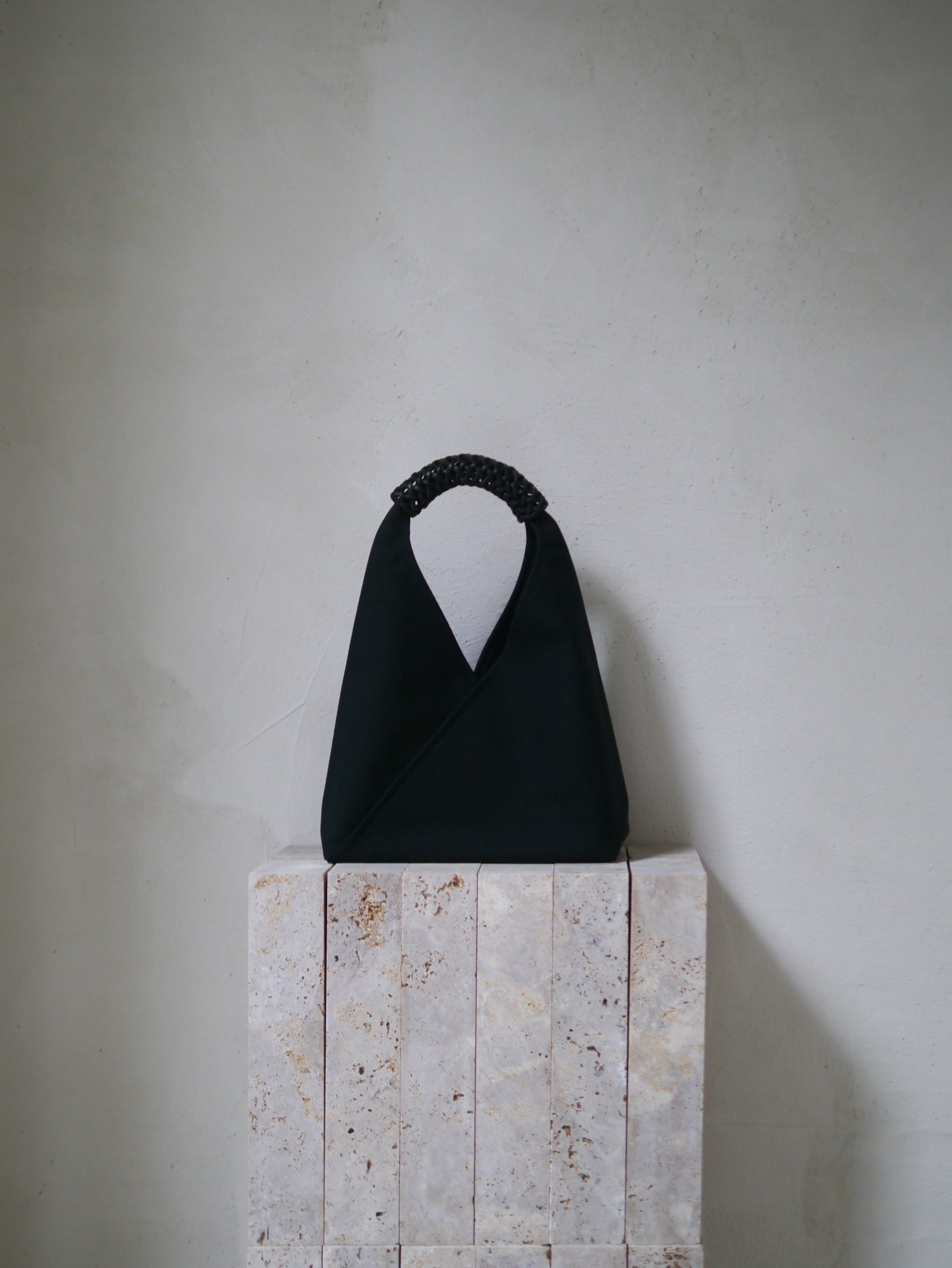 Woven Triangle Bag 58(BLACK)