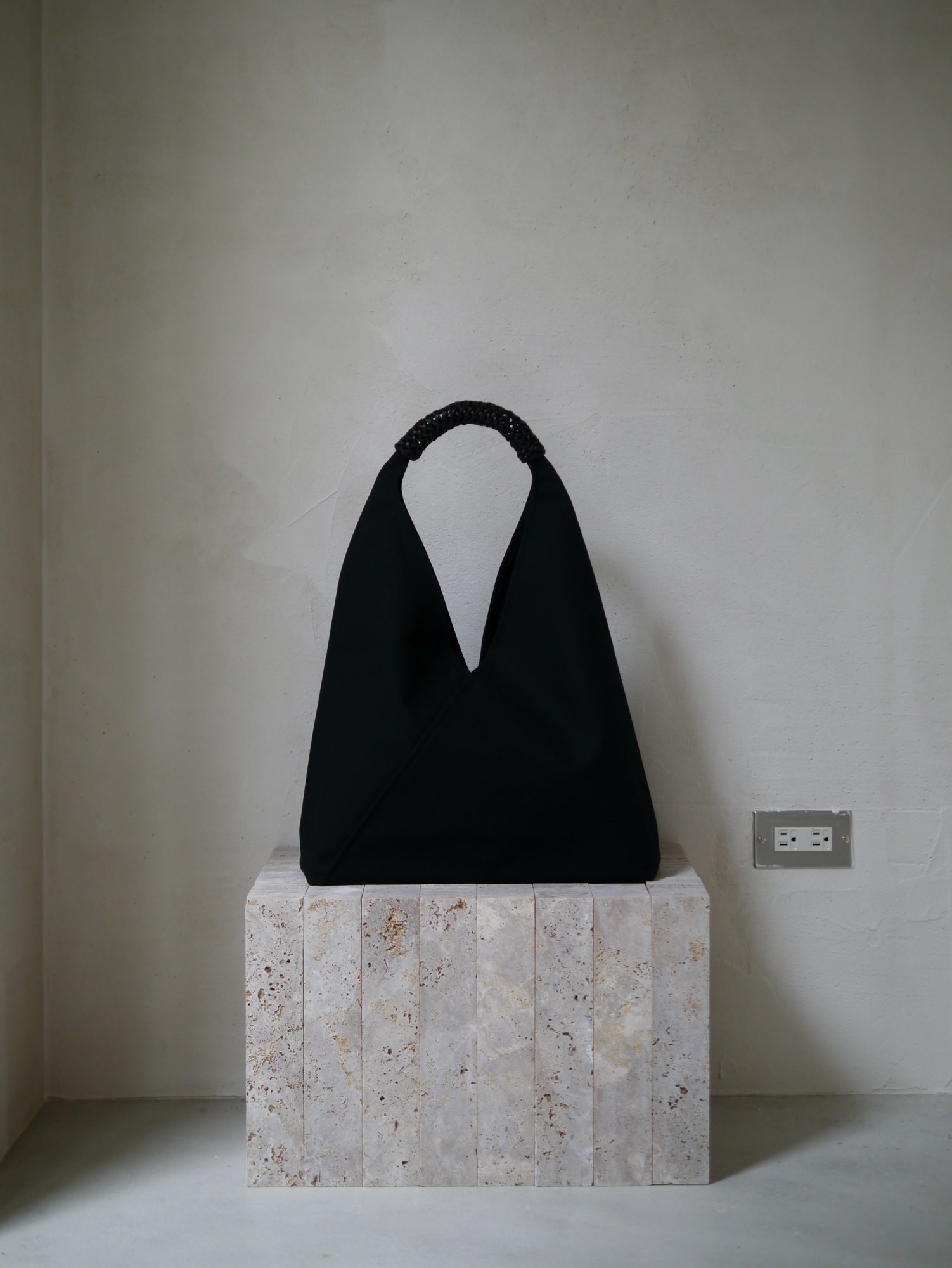 Woven Triangle Bag 58(BLACK)