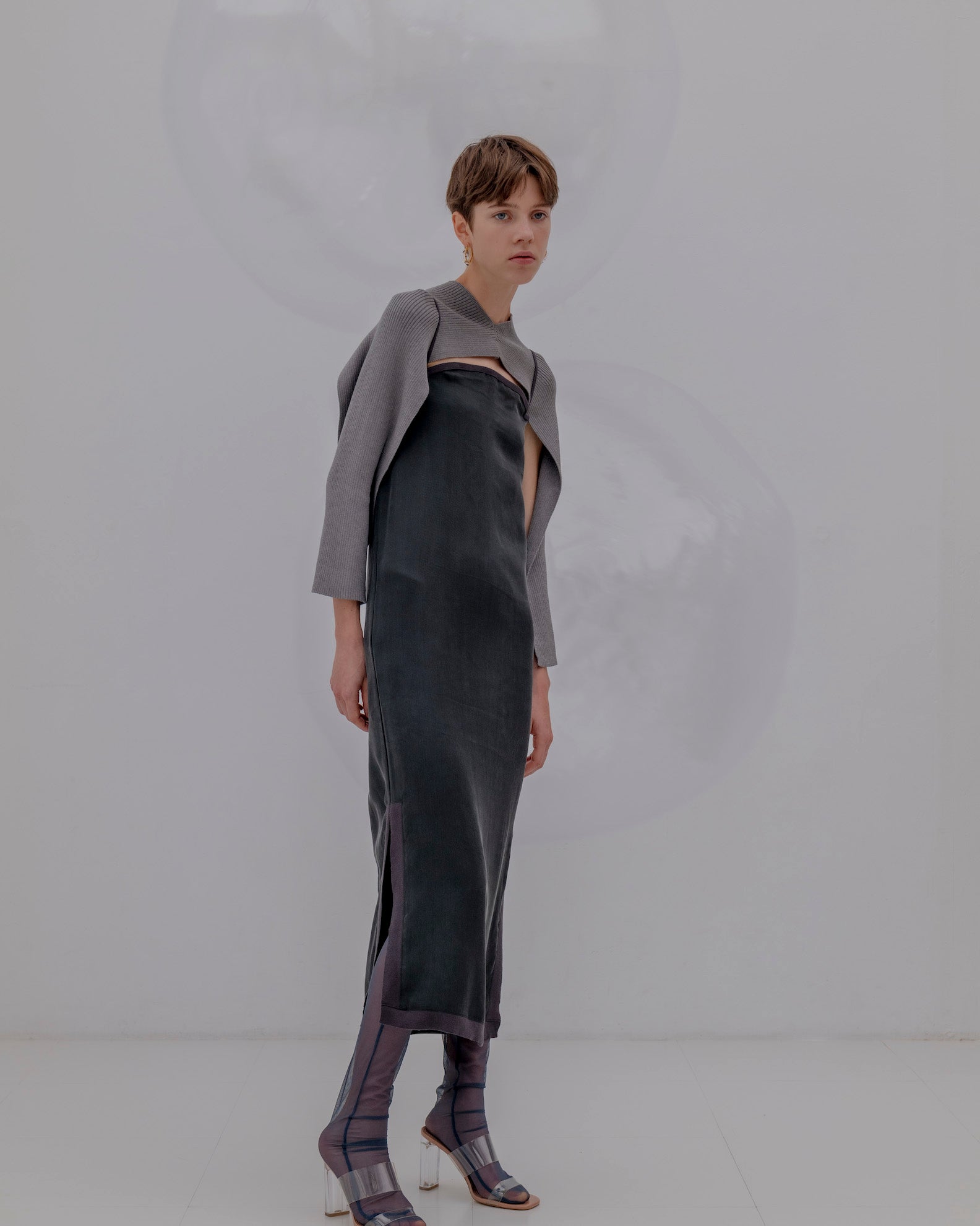 SILK MIX V/HEM SHORT TOPS