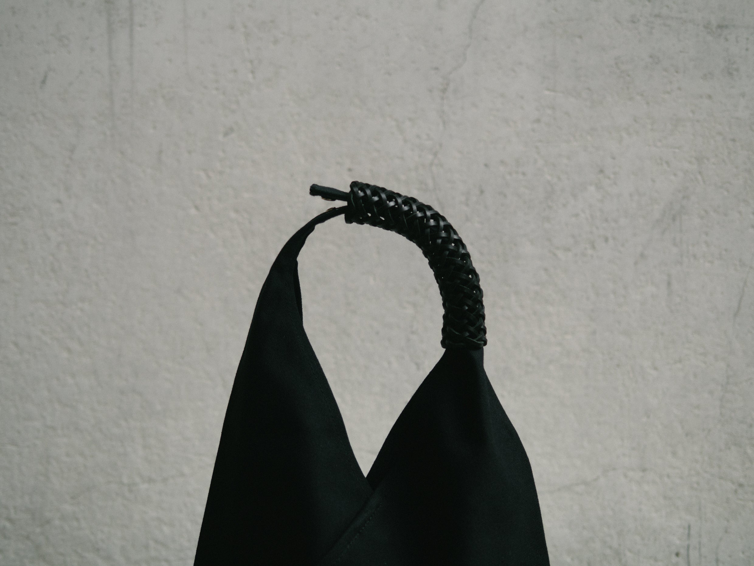 Woven Triangle Bag 58(BLACK)