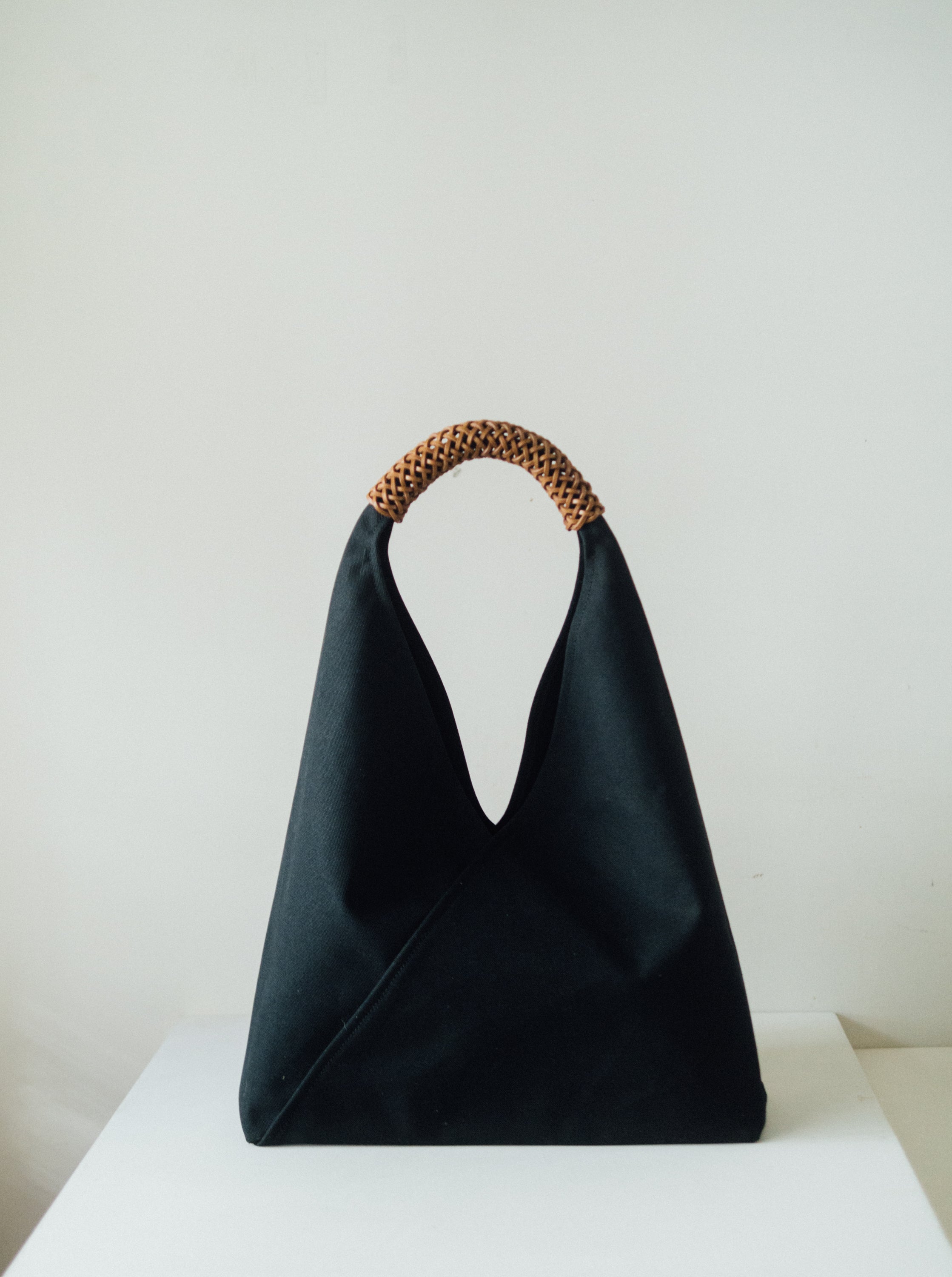 Woven Triangle Bag 58(Chestnut Handle)