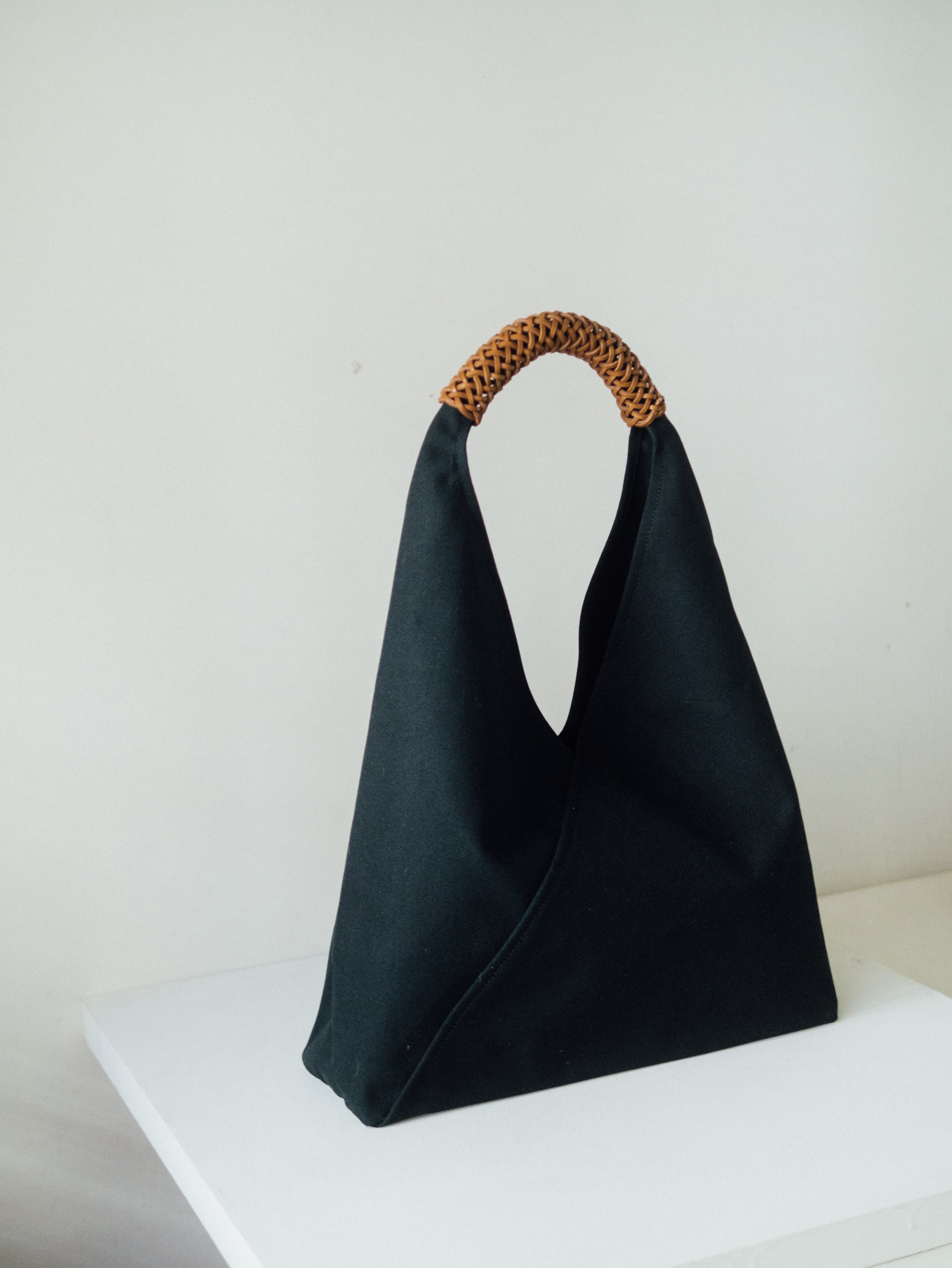 Woven Triangle Bag 58(Chestnut Handle)