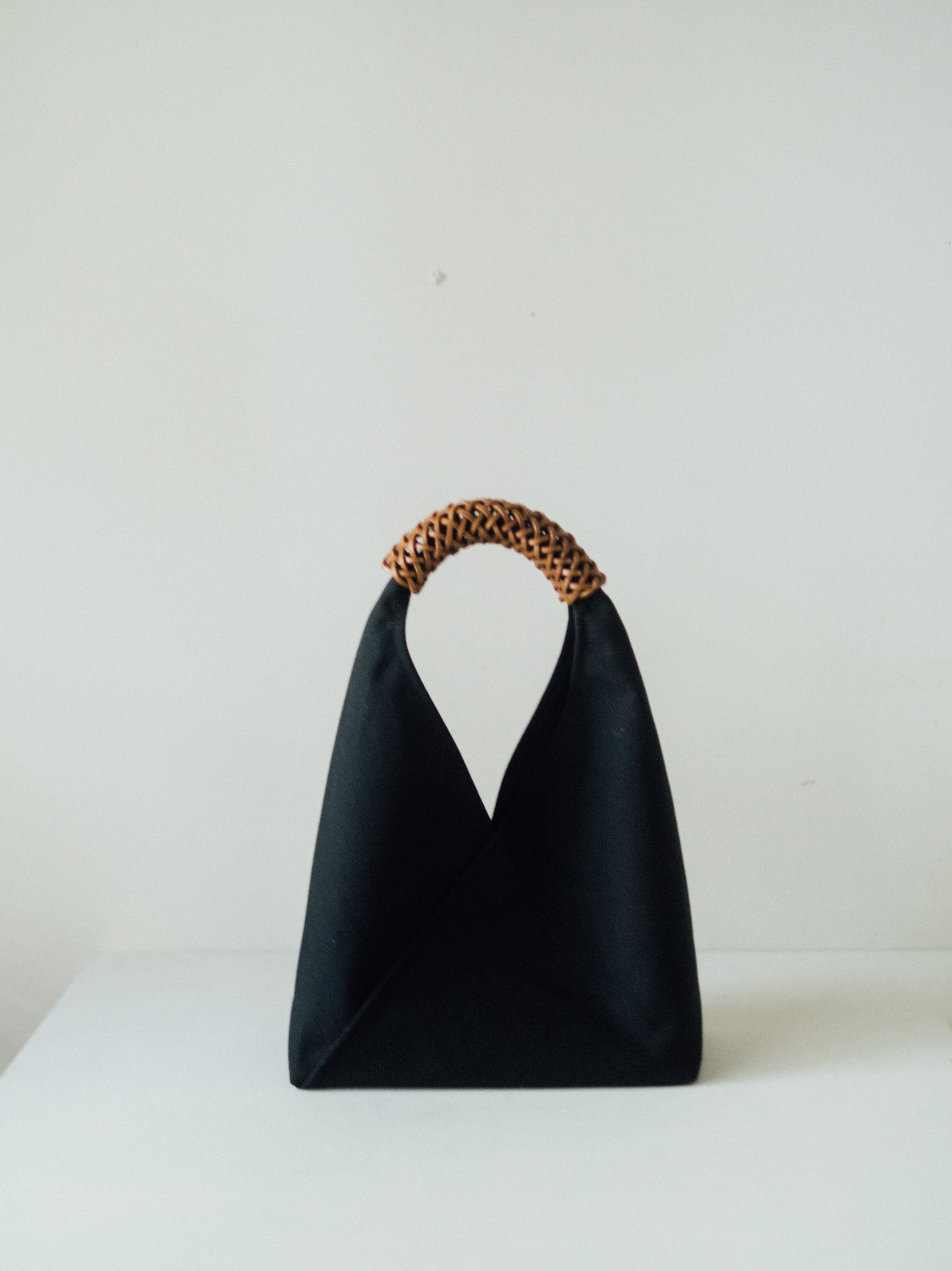 Woven Triangle Bag 58(Chestnut Handle)